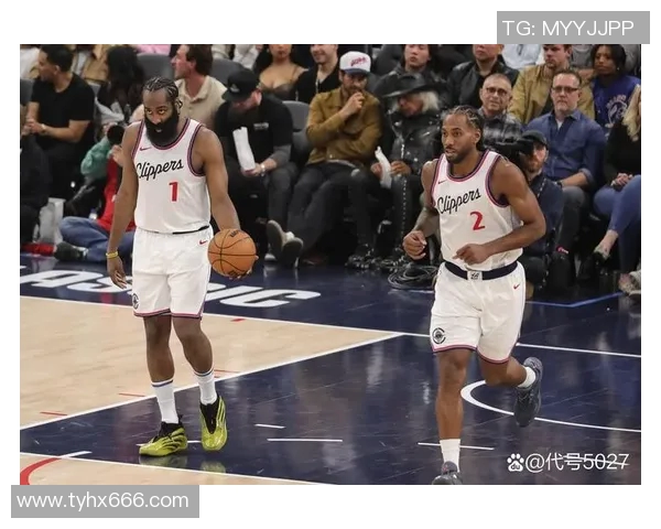 湖人对决费城76人激战正酣明星球员齐聚一堂争夺胜利荣耀