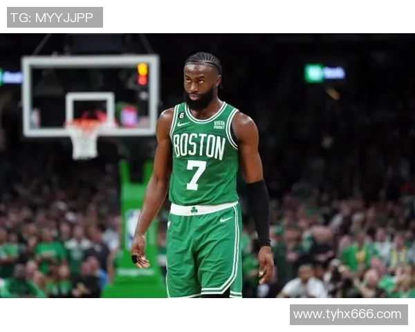 掘金与凯尔特人激战正酣解说员带你领略精彩瞬间